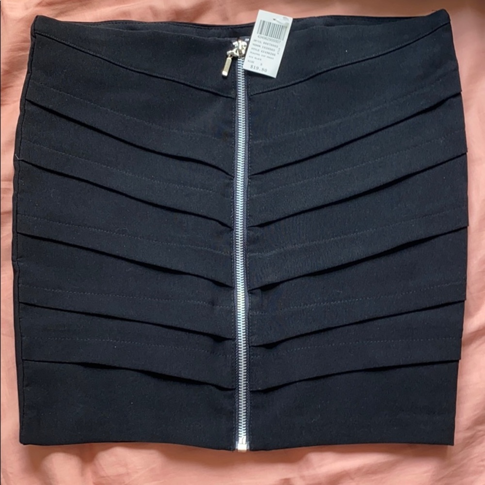 Pleated zip front black skirt